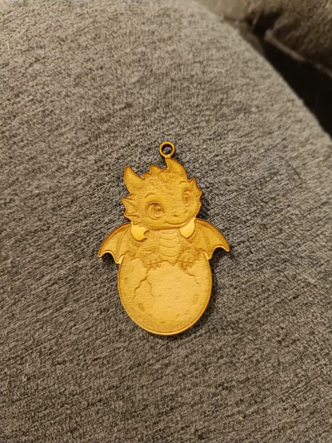 Hasirees Kreativstudio, gelaserter Anhänger Drache