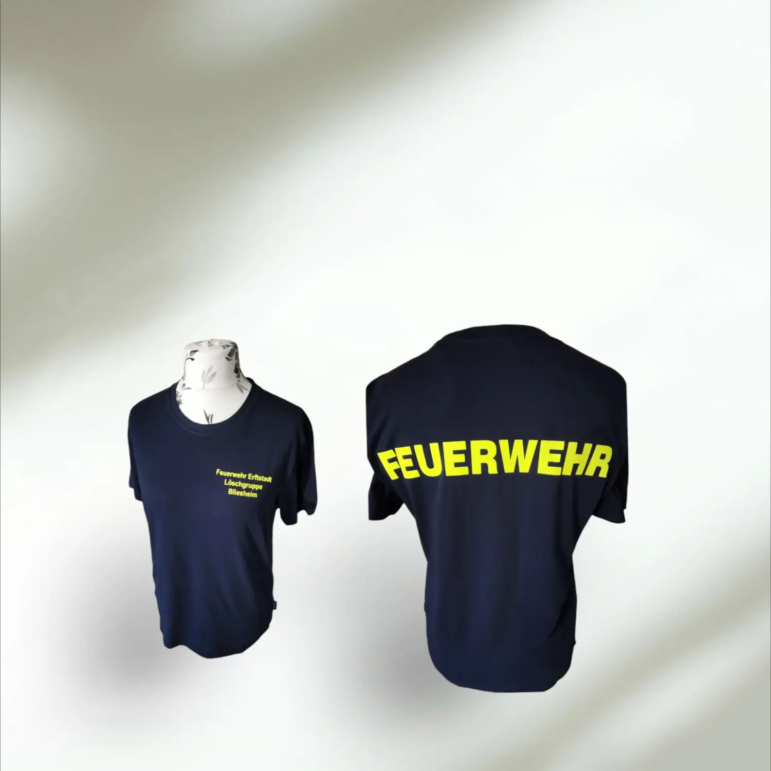 Hasirees Kreativstudio, schwarz bedrucktes T-Shirt